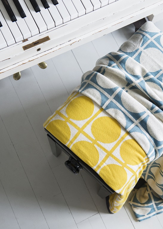 Don Yellow kussen van Funky Doris - Afbeelding 2
