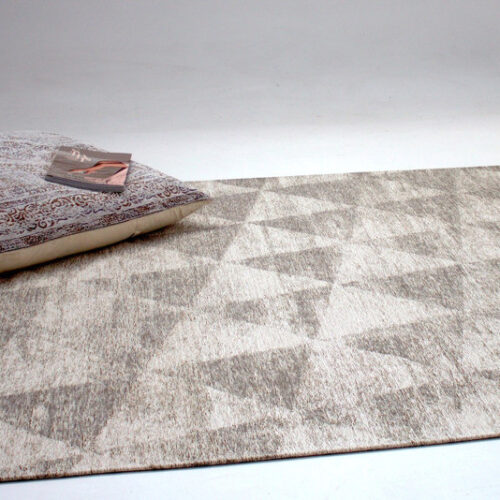 Alternative view of Triangle kleed Grey