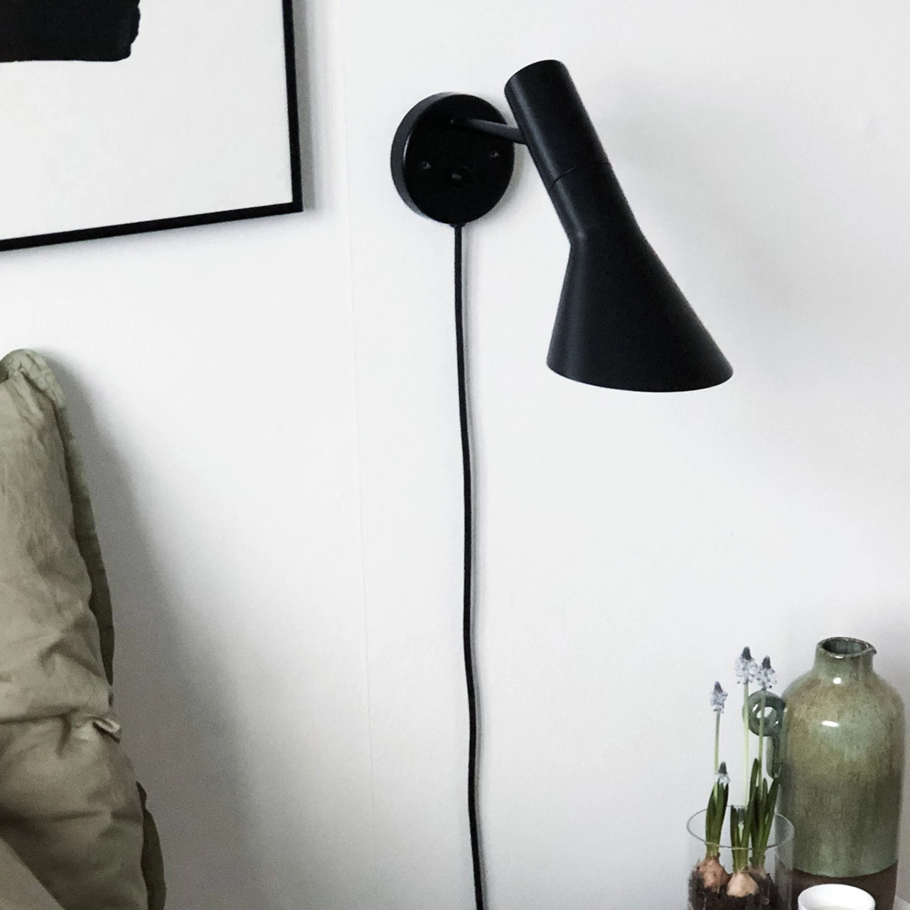 AJ Wand lamp van Louis Poulsen