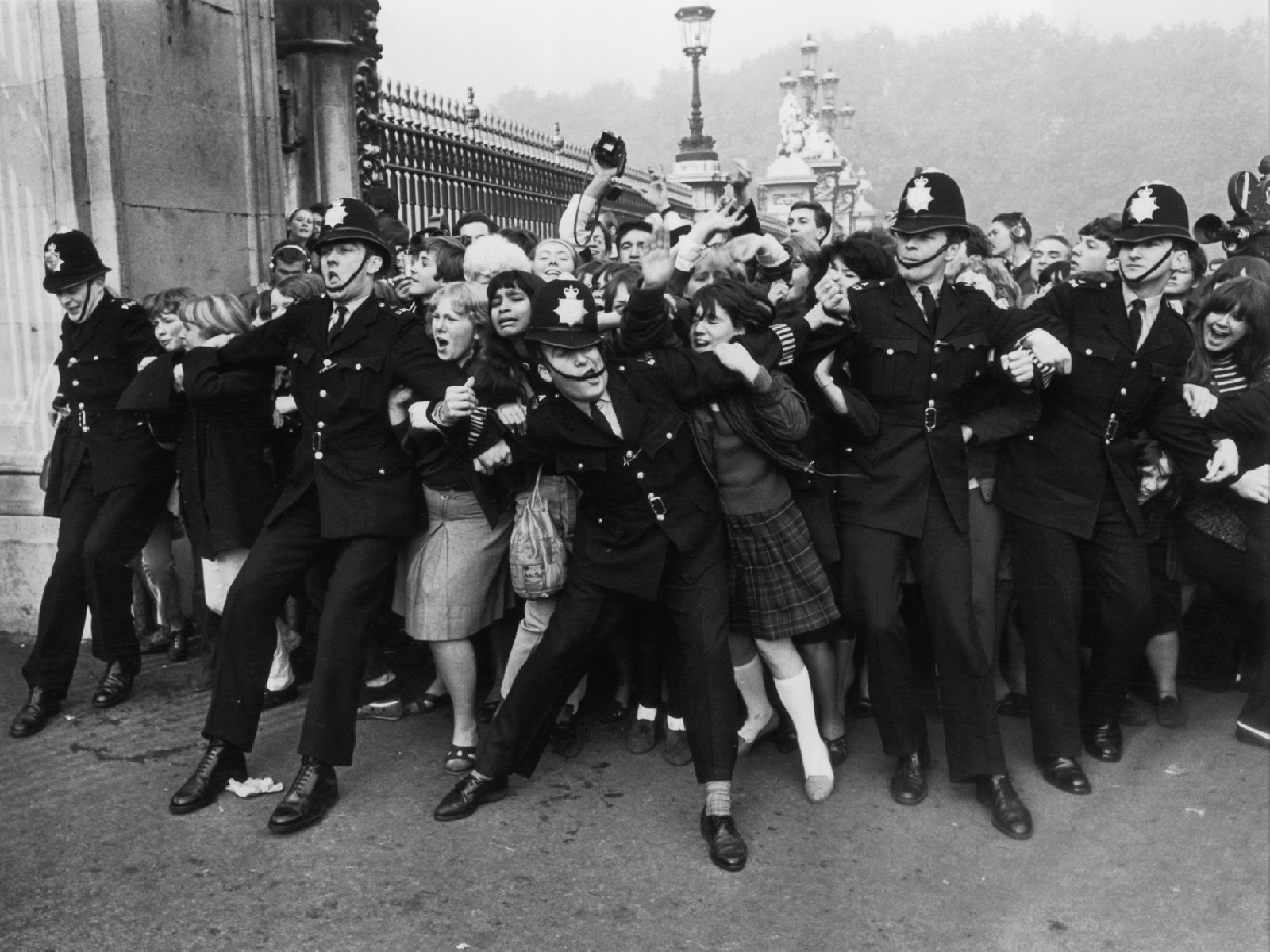 Fans Invasion van Ted West