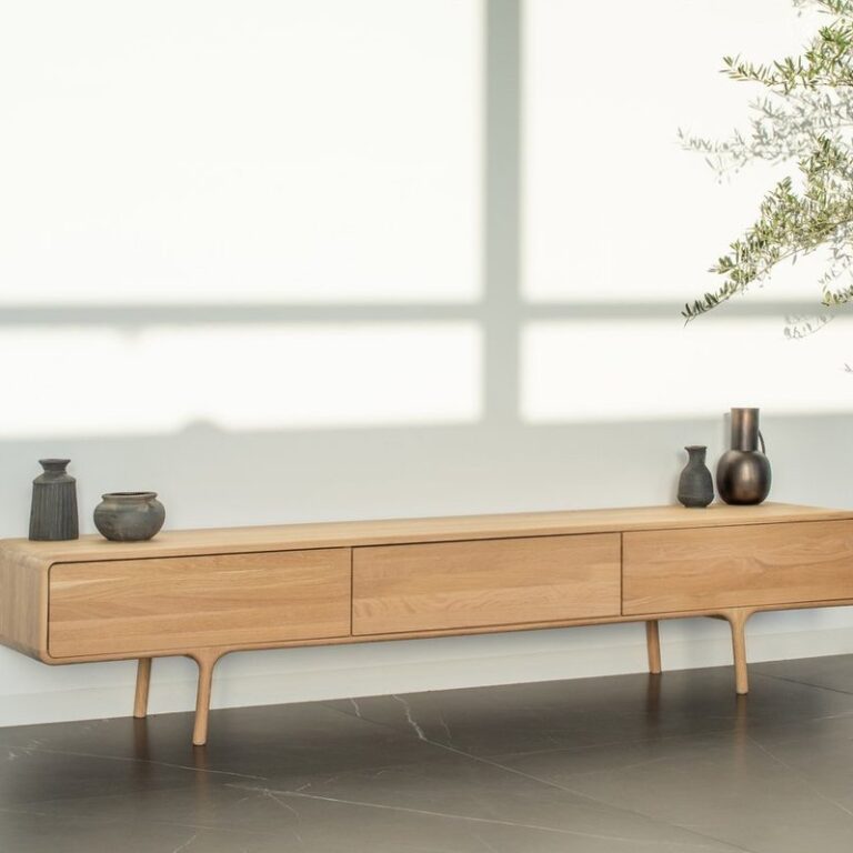 Gazzda Fawn lowboard 3 lades tv meubel eiken