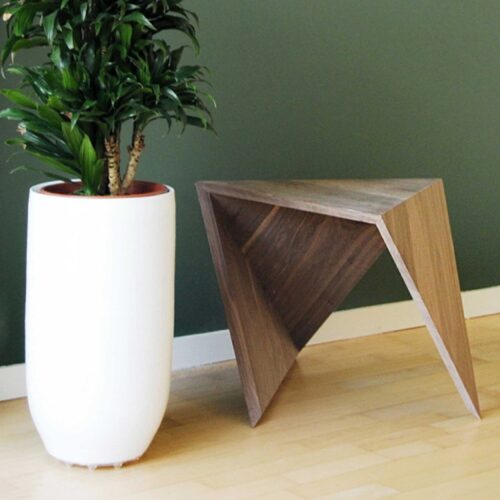 Alternative view of Triangle bijzettafel - notenhout